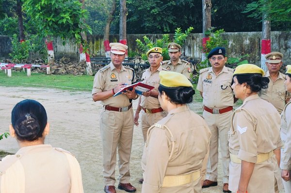 rampur-sp-police-line-parade-inspection-orderly-room
