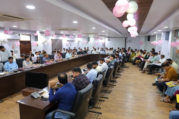 rampur-dm-igrs-complaints-review-salary-cut-action