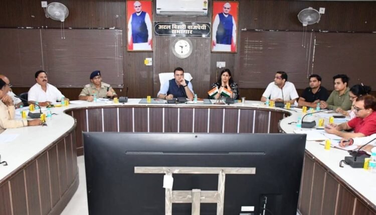 jila-udyog-bandhu-meeting-loan-applications-dm-avanesh-rai