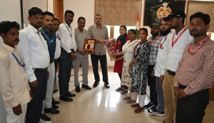 agra-zone-adg-sk-bhagat-honoured-for-policing-and-women-safety