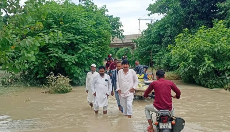 rampur-pranpur-road-damaged-due-to-heavy-rain