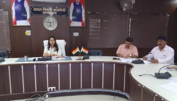 badaun-district-health-committee-meeting-ayushman-card