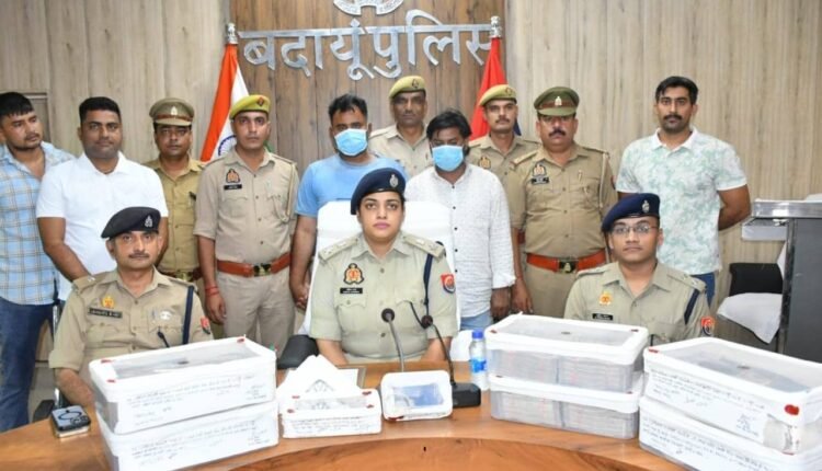 Badaun: Accused arrested while transporting stolen goods to Meerut by car; driver conspired with a relative to commit the theft.