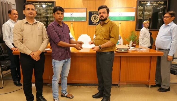 rampur-dm-ajay-kumar-dwivedi-one-lakh-aid-for-child-treatment