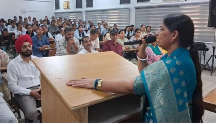 meena-parmar-cyber-safety-awareness-girls-sirsa