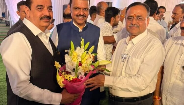 devendra-fadnavis-kumar-ailani-rajesh-vadharia-meeting