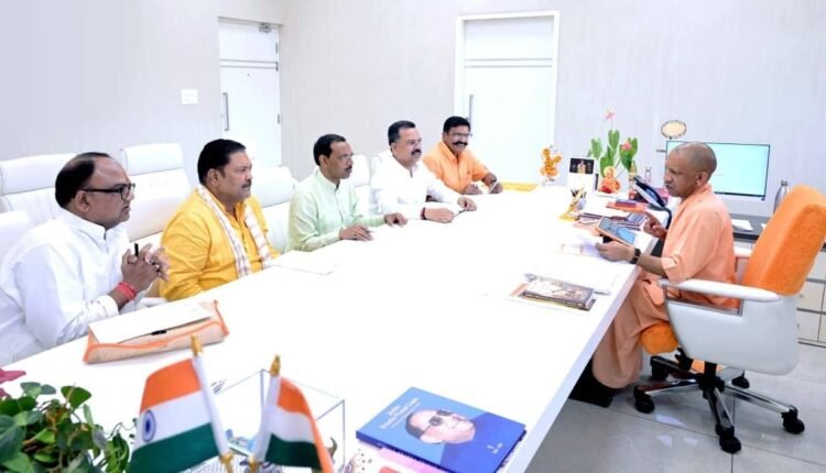 badaun-development-projects-cm-yogi-meeting