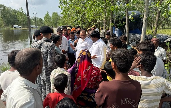rampur-heavy-rain-crop-damage-mla-akash-saxena-survey