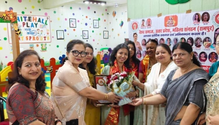 rampur-vaishya-samaj-mahila-sangathan-teacher-honor