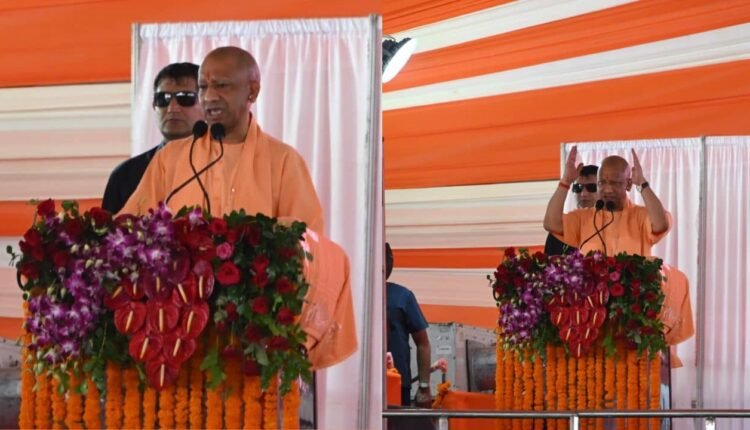 cm-yogi-mirzapur-vindhyavasini-temple-visit