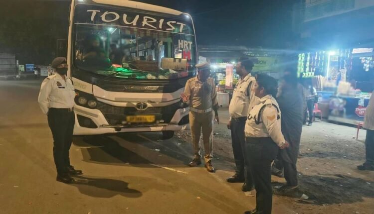 rampur-bus-checking-meet-and-greet-campaign-traffic-police