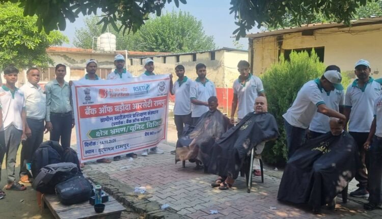rampur-rseti-trainees-haircut-for-elderly