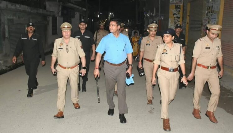 swar-police-sp-inspection-foot-patrol
