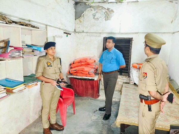 swar-police-sp-inspection-foot-patrol